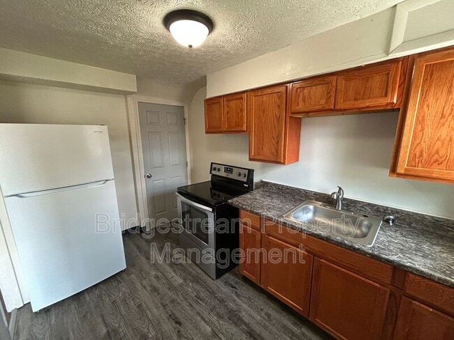 Building Photo - 1320 Chardon Ct