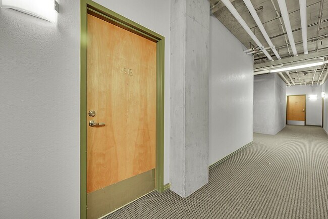 Building Photo - $2,595.00, 1 bed, 1.5. bath located in Denver