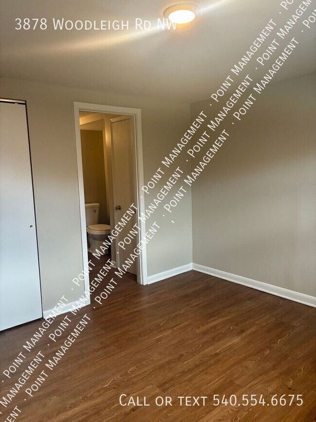 Building Photo - 3878 Woodleigh Rd NW