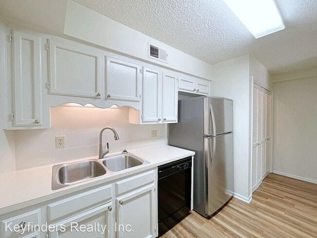 Building Photo - 1 br, 1.5 bath House - 5110 Butter Creek L...