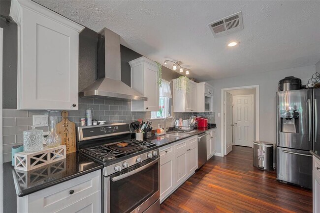 Building Photo - 5514 Avenue M