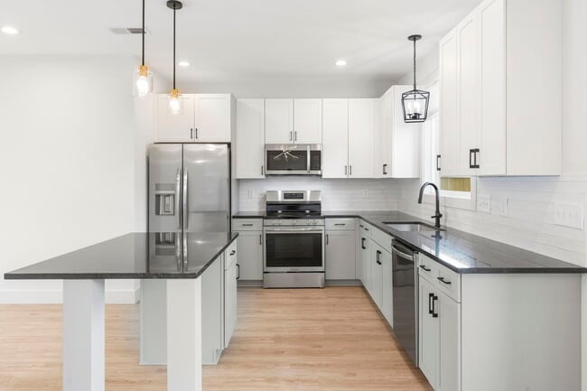 Building Photo - Medford Mews, Carriage House 317