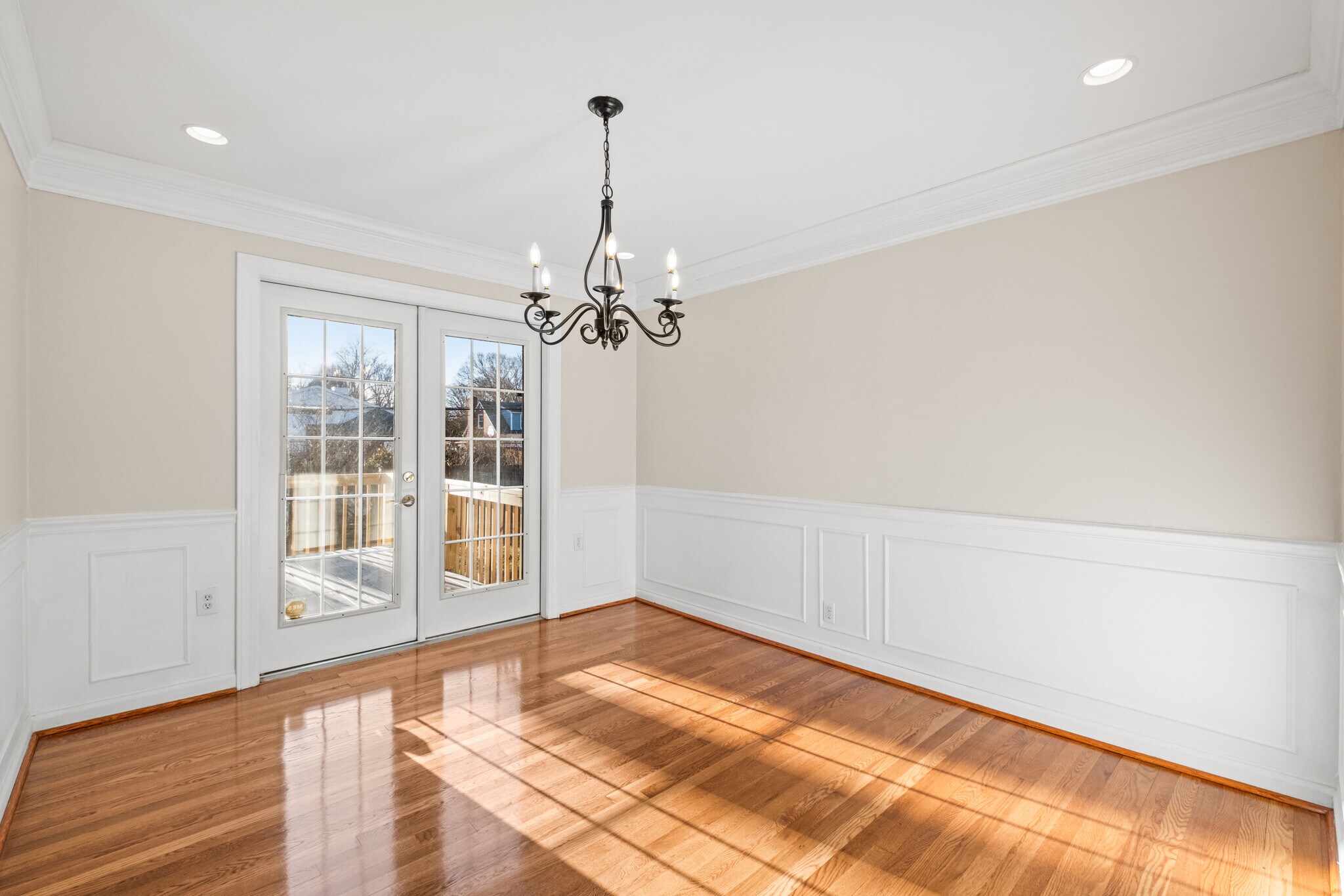 Building Photo - 318 Castleview Dr