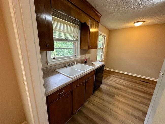 Building Photo - 3 Bedroom Home Close To Clemson Campus