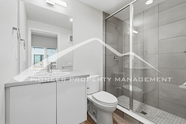 Building Photo - Spacious Townhouse with Central AC and 2-Car Garage