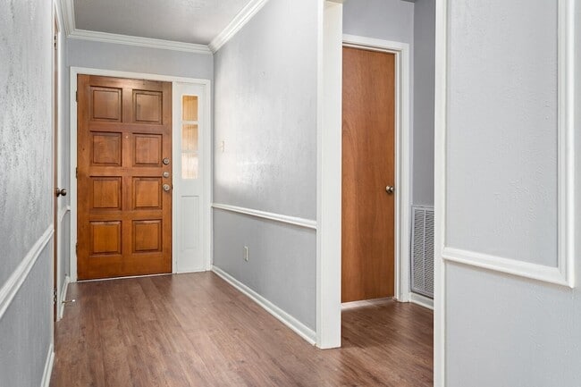 Building Photo - 6760 Gladys Ave