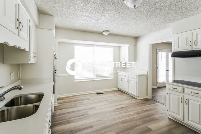Building Photo - 3804 Hillshire Dr