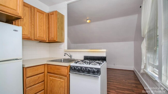 Building Photo - 610 S Ashley St
