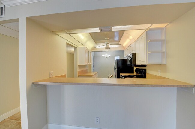 Building Photo - 16 Royal Palm Way