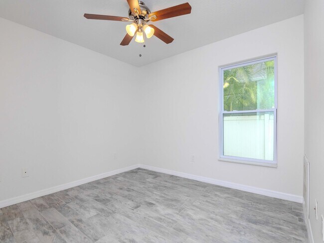 Building Photo - Charming 3-Bedroom, 2-Bathroom Home in South Tampa – Perfect Location!