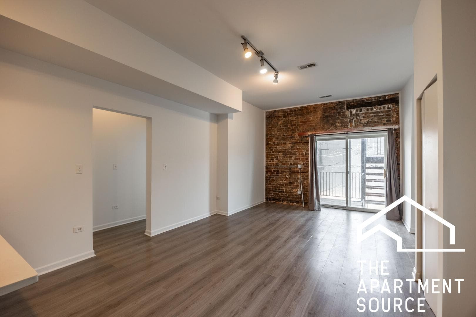 Building Photo - 2020 S Throop St