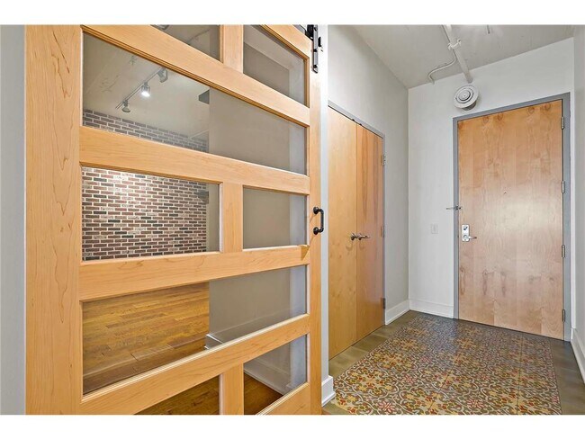 Building Photo - 2929 Chicago Ave