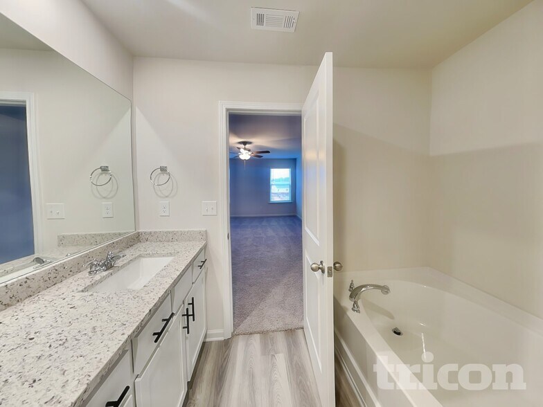 Building Photo - 1505 Big Bud Ln