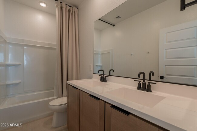 Building Photo - 4831 S Molly
