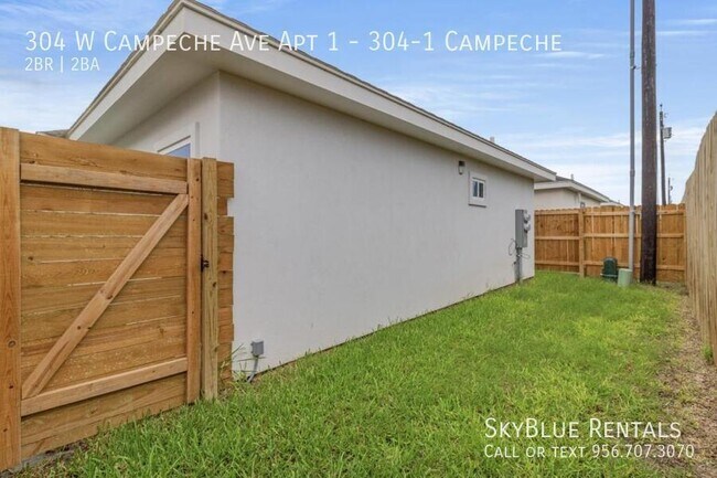 Building Photo - 304 W Campeche Ave