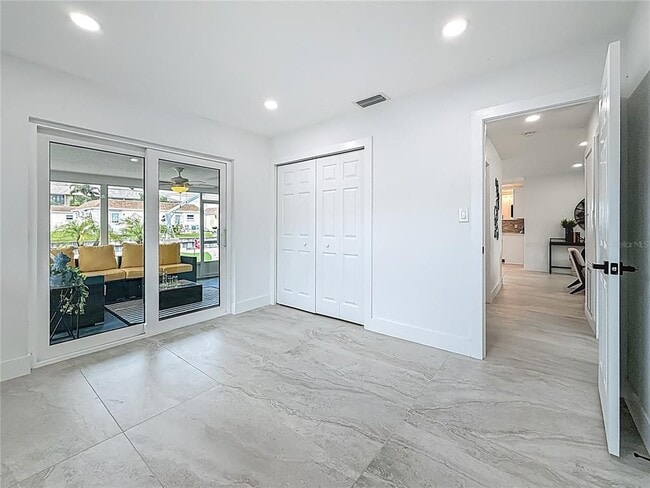 Building Photo - 572 Baywood Dr N