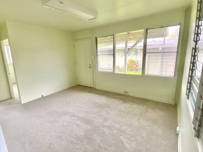 Building Photo - Mililani 2 Bed, 1 Bath Rental with Washer + Dryer