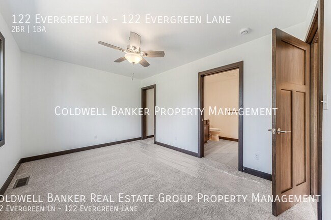 Building Photo - 122 Evergreen Ln