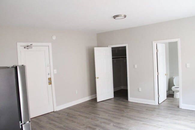Interior Photo - The Ravenswood