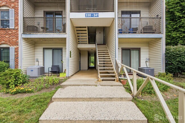 Building Photo - 334 Lancaster Ct