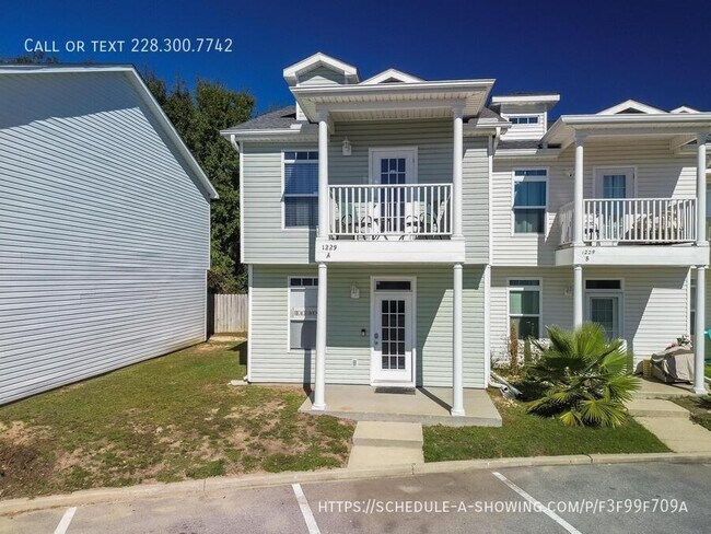 Building Photo - 1229 Century Oaks Dr