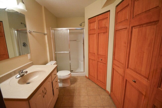 Building Photo - Spacious 3 Bed, 2 Bath Townhome with Attached Garage Available Now