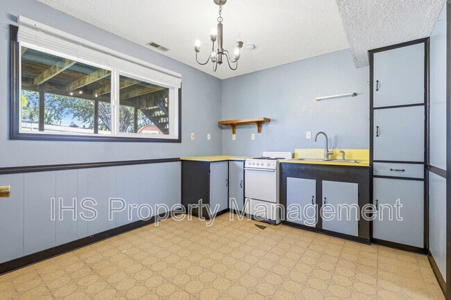 Building Photo - 603 N Conway Pl
