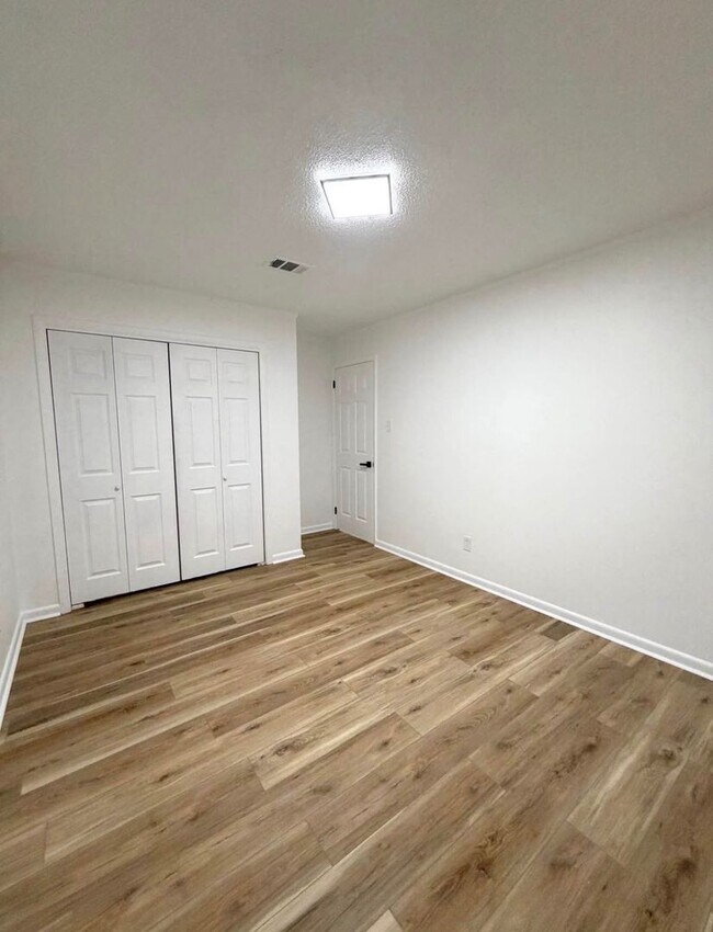 Building Photo - 2808 Seminole Trl