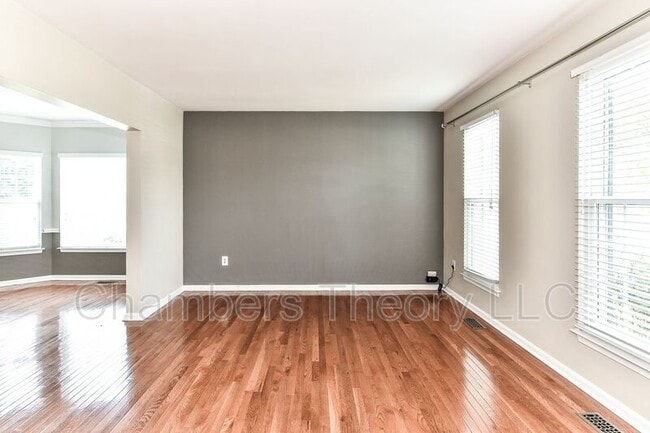 Building Photo - 6033 Woodlake Ln