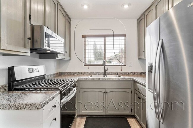 Building Photo - Remarkable 3 Bed/2 Bath Modern, Luxury And Comfort San Diego Home!
