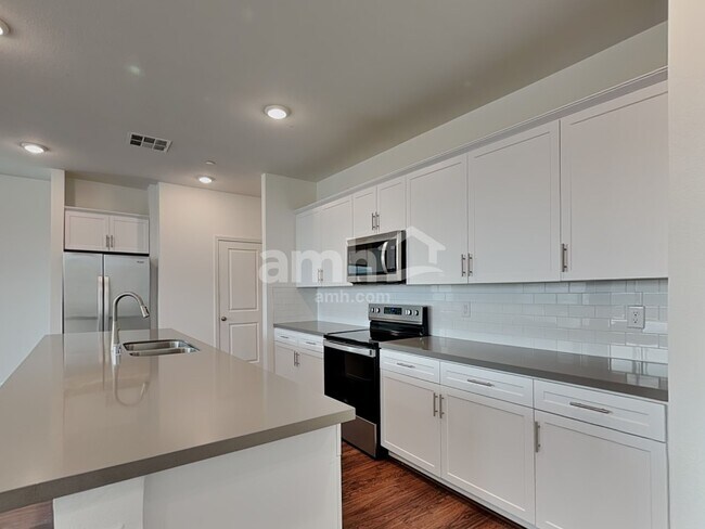 Building Photo - 3328 Blodwen St