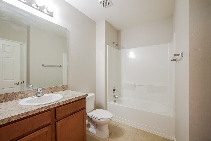 Building Photo - 1301 SW 9th Ct