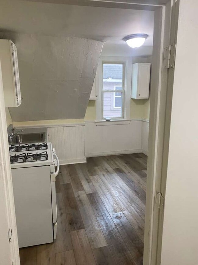 Building Photo - 2219 W 103rd St