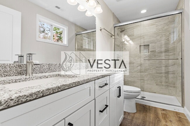 Building Photo - 376 Hague Dr