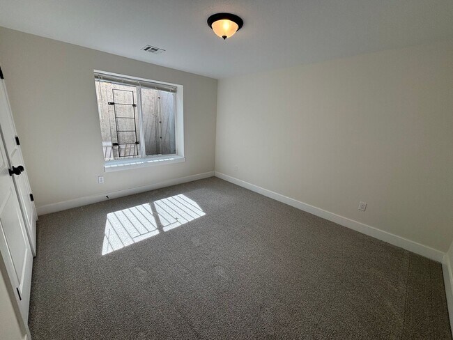 Building Photo - 5249/51 Chase