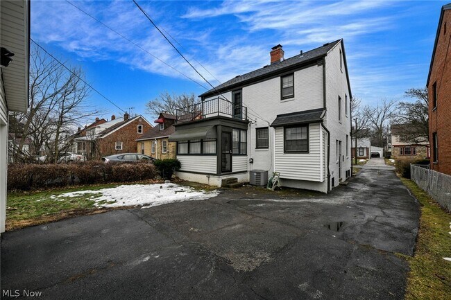 Building Photo - 3699 Bainbridge Rd