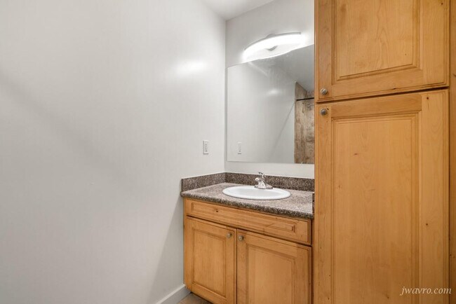 Building Photo - 25 Elgin Park