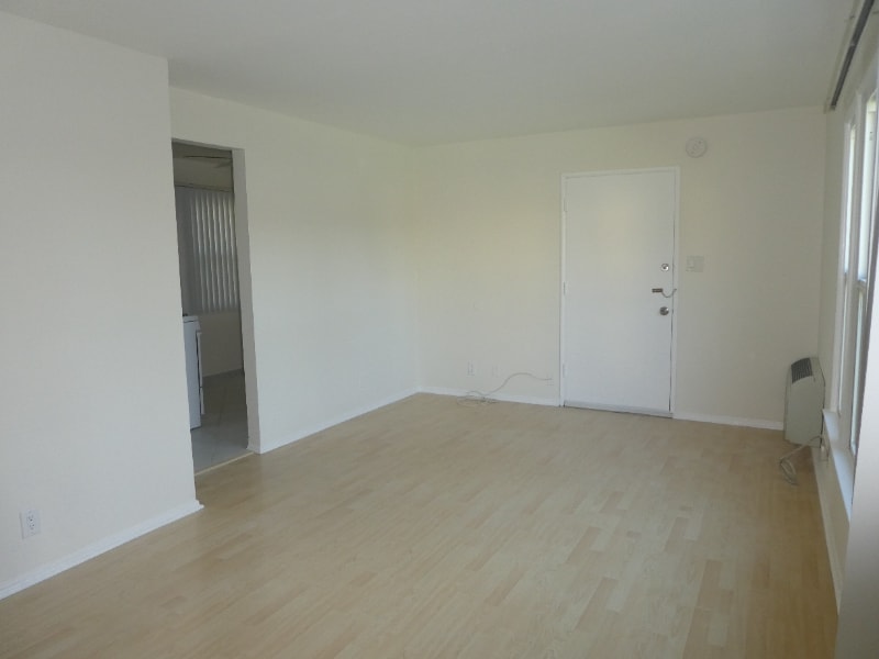 Building Photo - 6222 Hazeltine Ave