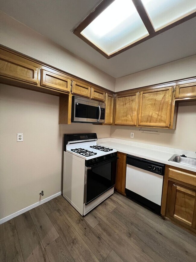 Building Photo - 8609 Lyn River Ct
