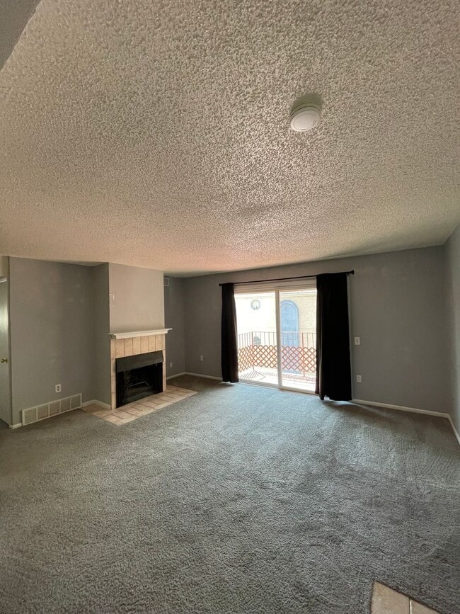 Building Photo - 2B/1B Upper Level Condo in Cottonwood Vill...