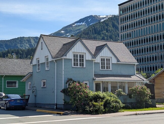 Building Photo - 3-Bedroom Home in Juneau’s Desirable Downt...