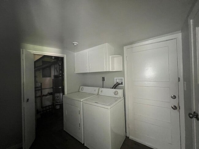 Building Photo - 3618 Chestnut St