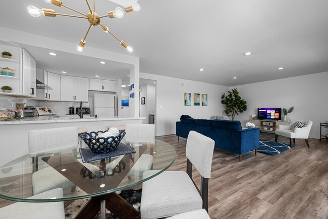 Building Photo - Beautifully remodeled 2 BR 2 BA condo w/ i...