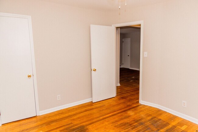 Building Photo - ONE MONTH FREE-Sign by 2/28/2026: Walk to Carytown & the Fan