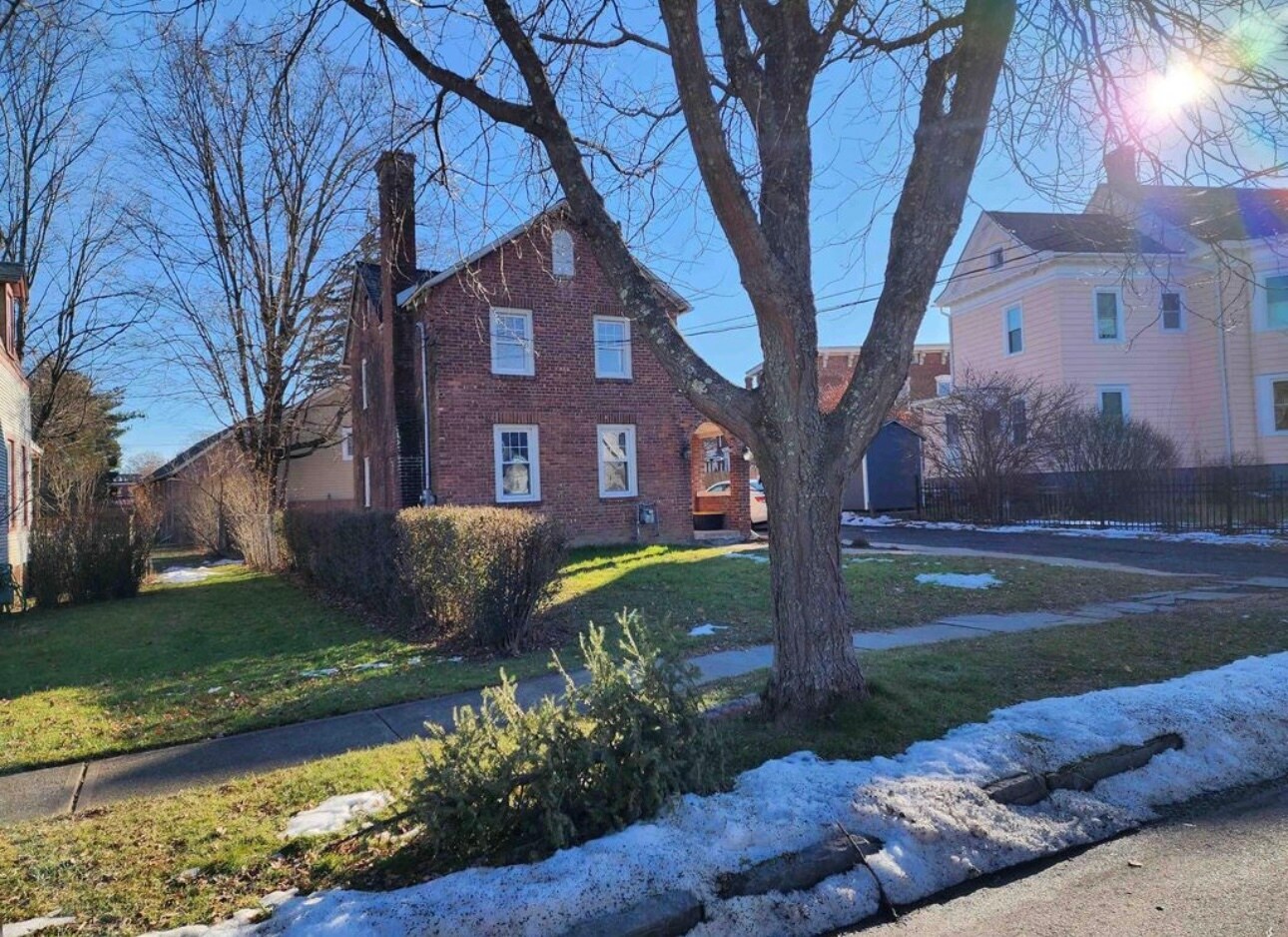Building Photo - 1 Elm St