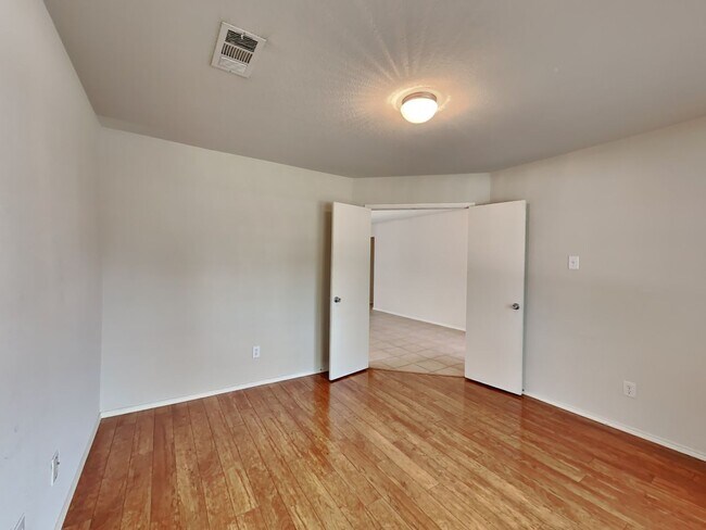Building Photo - 9045 Trail Blazer Dr