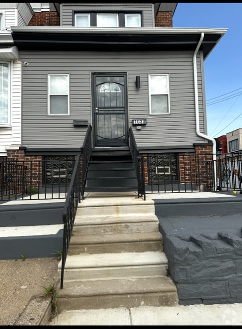 Building Photo - 1033 S 55th St