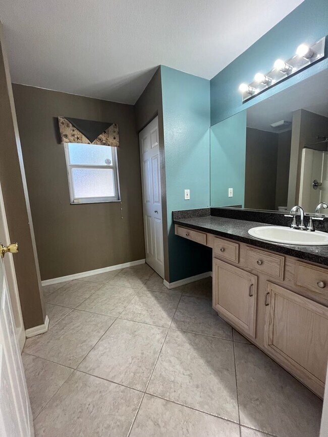 Building Photo - Beautiful Fenced in Yard on a cul-de-sac!!!