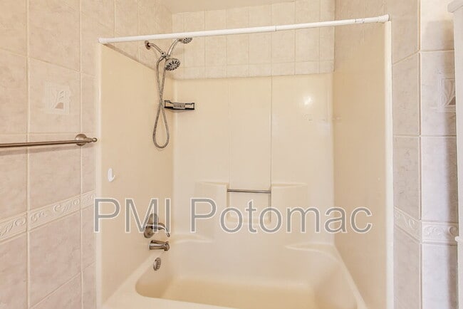 Building Photo - 8417 Meadow Green Way