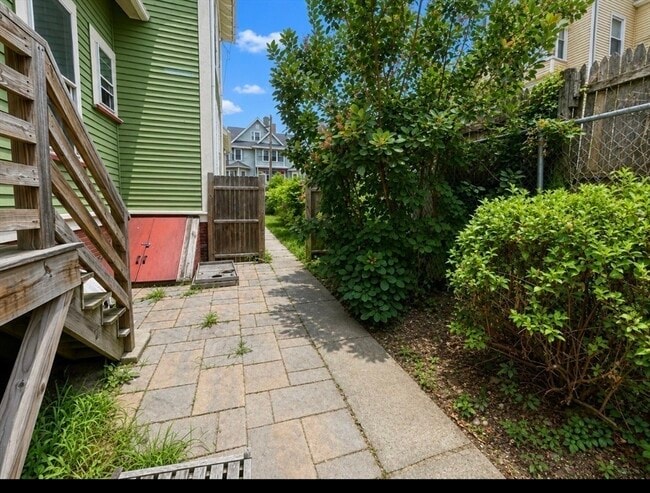 Building Photo - 21 Trull St